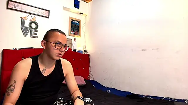 Snapshot of Husbands_Horny chatting on September 23, 2025, 4:25 pm Husbands Horny online show from September 23, 2025, 4:25 pm