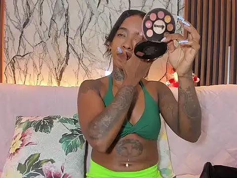 Snapshot of Pauline_Fox chatting on November 19, 2025, 11:38 pm Pauline Fox online show from November 19, 2025, 11:38 pm