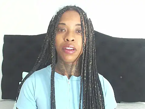 Snapshot of Pauline_Fox chatting on October 4, 2025, 1:51 am Pauline Fox online show from October 4, 2025, 1:51 am