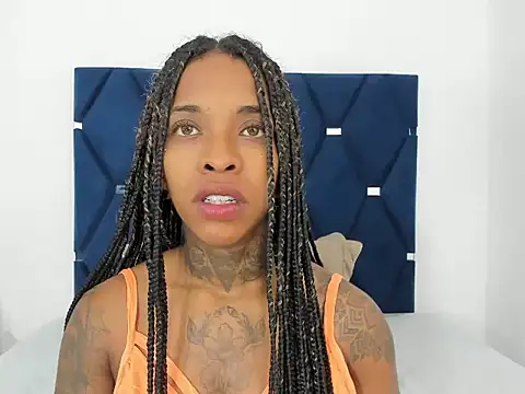 Snapshot of Pauline_Fox chatting on October 16, 2025, 1:14 am Pauline Fox online show from October 16, 2025, 1:14 am