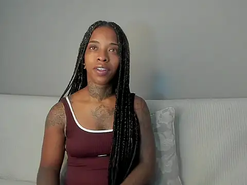 Snapshot of Pauline_Fox chatting on September 23, 2025, 1:56 am Pauline Fox online show from September 23, 2025, 1:56 am