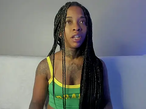 Snapshot of Pauline_Fox chatting on September 26, 2025, 1:23 am Pauline Fox online show from September 26, 2025, 1:23 am