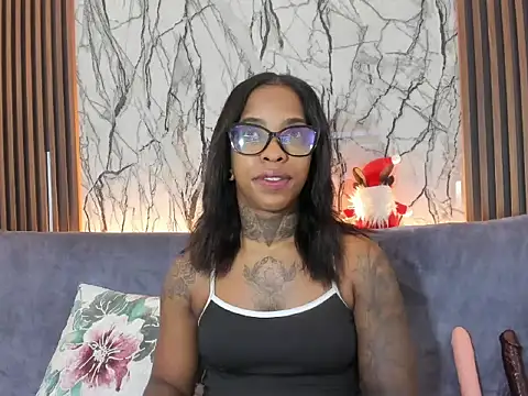 Snapshot of Pauline_Fox chatting on December 4, 2025, 1:04 am Pauline Fox online show from December 4, 2025, 1:04 am