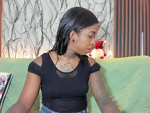 Snapshot of Pauline_Fox chatting on November 23, 2025, 2:10 am Pauline Fox online show from November 23, 2025, 2:10 am