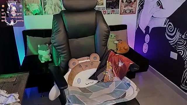 Yuhwan  online show from November 24, 2025, 9:59 pm