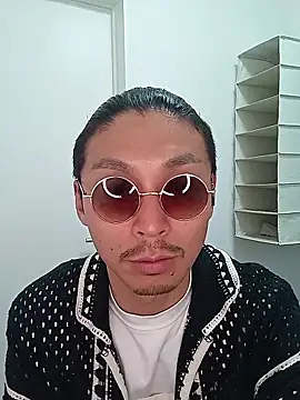 specialz0831 online show from April 18, 2026, 8:49 am