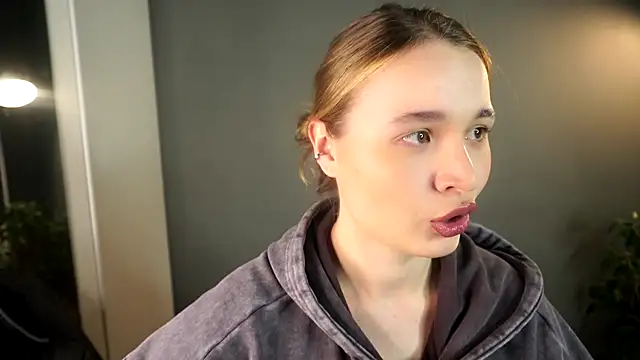 Snapshot of lisa_schiele chatting on December 4, 2025, 9:03 pm lisa schiele online show from December 4, 2025, 9:03 pm