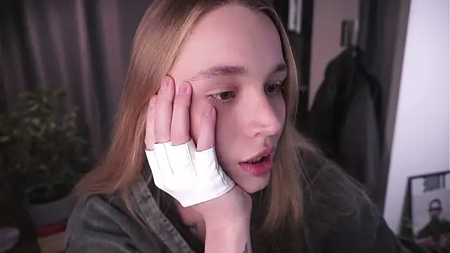 Snapshot of lisa_schiele chatting on November 7, 2025, 8:24 pm lisa schiele online show from November 7, 2025, 8:24 pm