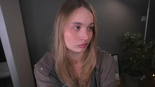 lisa schiele online show from December 18, 2025, 8:23 pm