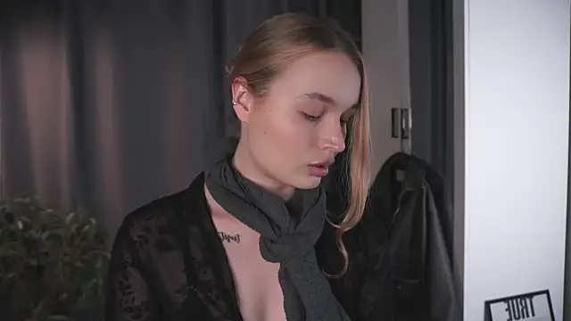 Snapshot of lisa_schiele chatting on November 16, 2025, 8:35 pm lisa schiele online show from November 16, 2025, 8:35 pm