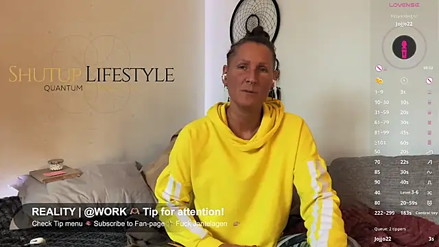 SwingWingWomanSweden online show from December 4, 2025, 11:09 am