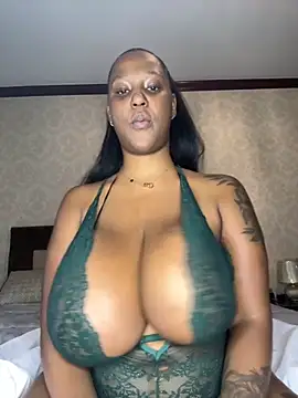 Snapshot of sexyBoobies98 chatting on October 31, 2025, 4:03 pm sexyBoobies98 online show from October 31, 2025, 4:03 pm