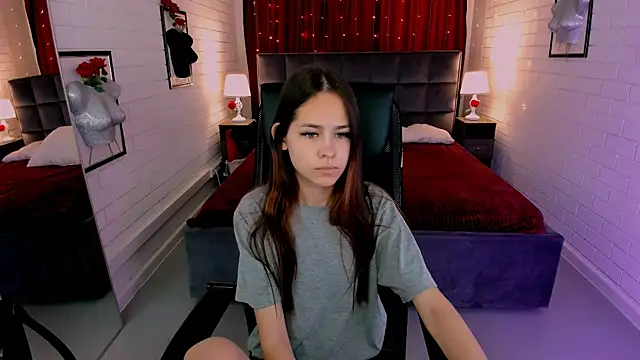 UliaNeer online show from September 29, 2025, 5:03 am