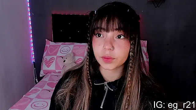 Snapshot of emma_grays2 chatting on July 24, 2026, 9:27 am emma grays2 online show from July 24, 2026, 9:27 am