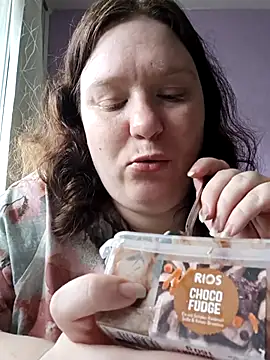 Feuchtekitty92xh online show from September 19, 2025, 1:15 pm