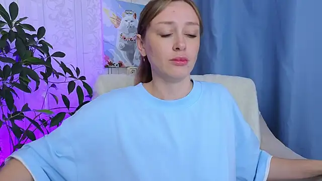 Snapshot of evashiny_ chatting on June 24, 2026, 1:37 am evashiny online show from June 24, 2026, 1:37 am