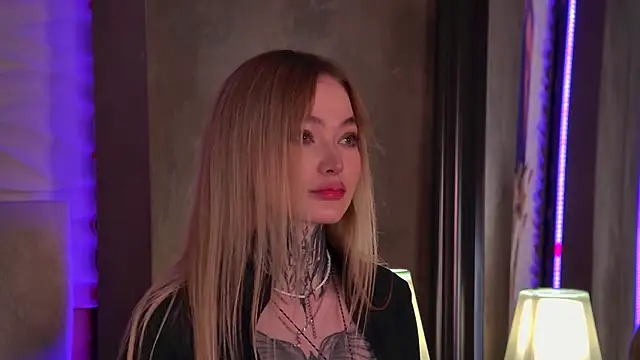 Snapshot of AriWild chatting on October 1, 2025, 4:17 am AriWild online show from October 1, 2025, 4:17 am