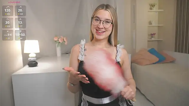 DarelleFaux online show from December 16, 2025, 3:11 am