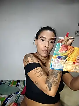 Snapshot of Vale_Nikol21 chatting on December 22, 2025, 12:33 am Vale Nikol21 online show from December 22, 2025, 12:33 am