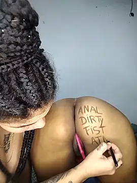 Snapshot of Vale_Nikol21 chatting on February 14, 2026, 1:28 am Vale Nikol21 online show from February 14, 2026, 1:28 am