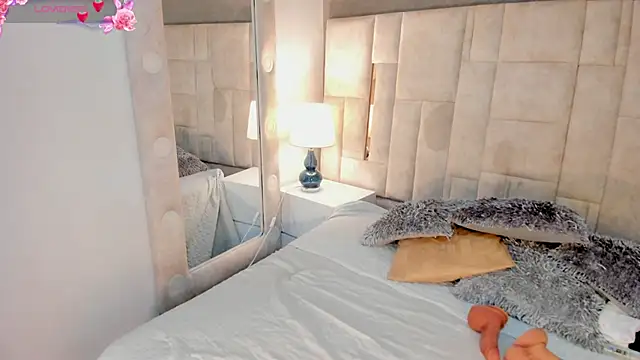 JaneeRosse online show from October 6, 2025, 8:09 pm