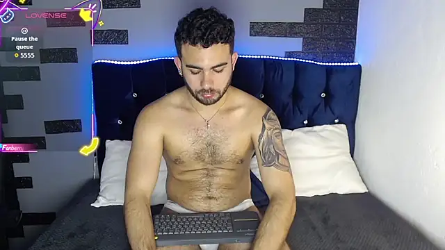Snapshot of adamhairy chatting on October 8, 2025, 11:05 pm adamhairy online show from October 8, 2025, 11:05 pm