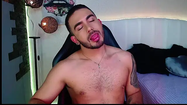 Snapshot of adamhairy chatting on June 1, 2026, 7:46 pm adamhairy online show from June 1, 2026, 7:46 pm