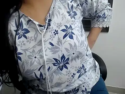 Snapshot of Roshi_Love chatting on June 1, 2026, 11:48 pm Roshi Love online show from June 1, 2026, 11:48 pm