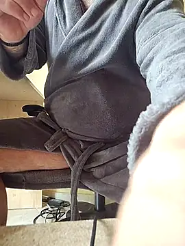 Nesch82 online show from April 3, 2026, 7:48 am