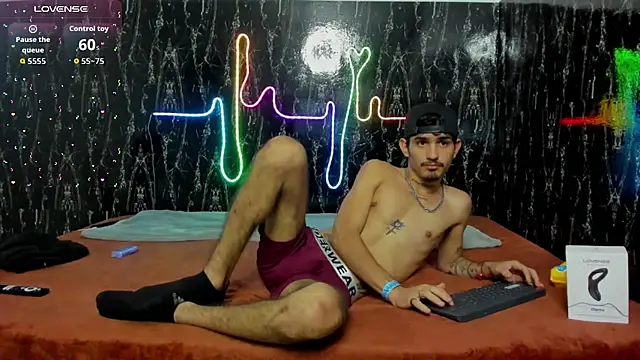 nextboywell1 online show from December 23, 2025, 3:06 am