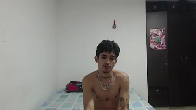 nextboywell1 online show from November 22, 2025, 9:24 pm