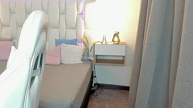 nextboywell1 online show from April 14, 2026, 4:28 am