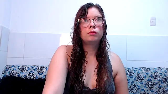 zoewhite2 online show from November 17, 2025, 2:10 pm