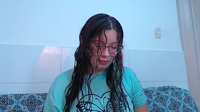 zoewhite2 online show from November 29, 2025, 9:04 pm