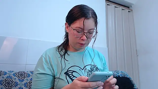 zoewhite2 online show from October 6, 2025, 2:18 pm