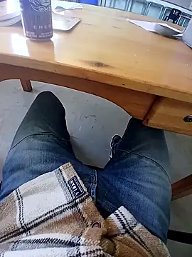 Snapshot of OsbertMikes chatting on September 30, 2025, 7:36 am OsbertMikes online show from September 30, 2025, 7:36 am