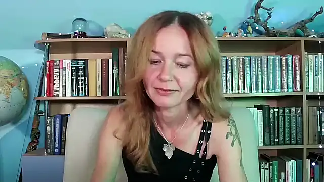 Snapshot of Foxilady357 chatting on September 14, 2025, 2:17 pm Foxilady357 online show from September 14, 2025, 2:17 pm