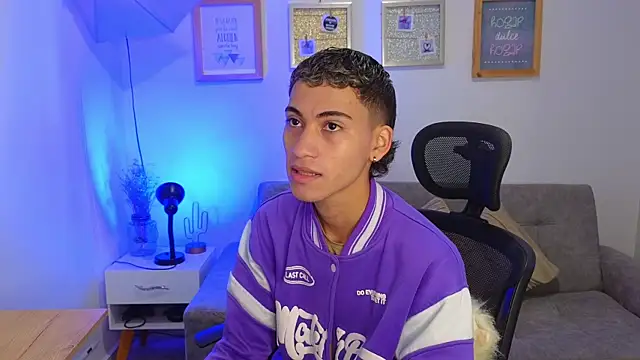 Snapshot of yulian_vasquez chatting on November 26, 2025, 12:16 pm yulian vasquez online show from November 26, 2025, 12:16 pm