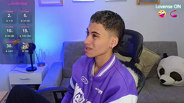 Snapshot of yulian_vasquez chatting on November 25, 2025, 12:27 pm yulian vasquez online show from November 25, 2025, 12:27 pm