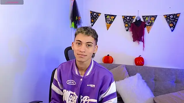 Snapshot of yulian_vasquez chatting on October 29, 2025, 12:26 pm yulian vasquez online show from October 29, 2025, 12:26 pm