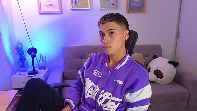 Snapshot of yulian_vasquez chatting on November 24, 2025, 12:16 pm yulian vasquez online show from November 24, 2025, 12:16 pm