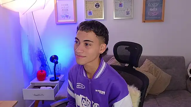 Snapshot of yulian_vasquez chatting on November 12, 2025, 12:31 pm yulian vasquez online show from November 12, 2025, 12:31 pm