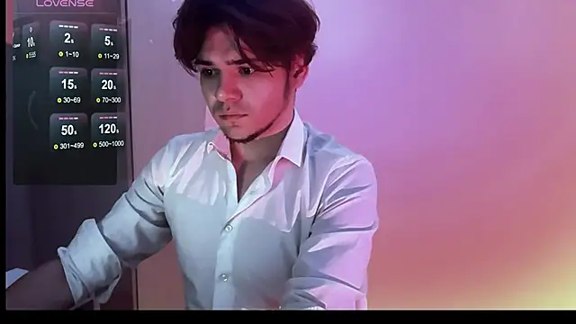 Snapshot of 1RobertTT chatting on October 28, 2025, 9:14 pm 1RobertTT online show from October 28, 2025, 9:14 pm