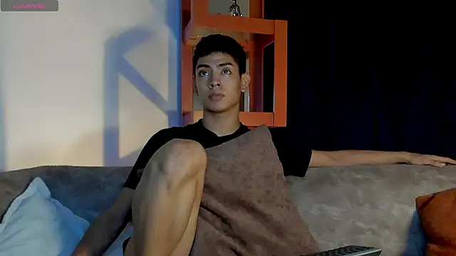 LoganTwink18 online show from February 6, 2026, 2:29 am