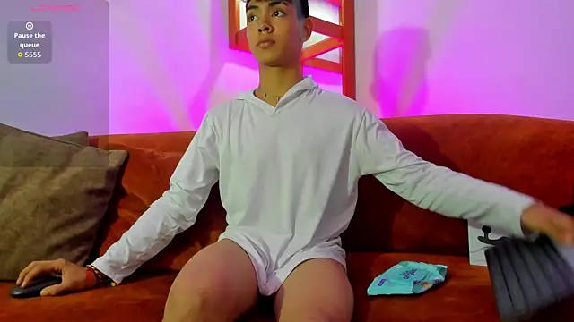 LoganTwink18 online show from September 20, 2025, 7:41 pm