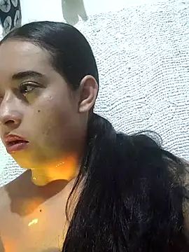 Valenn fernandez online show from April 13, 2026, 11:09 pm