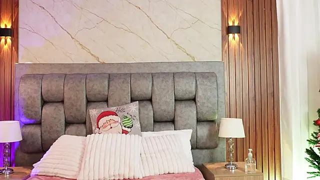 Snapshot of More_Hott chatting on November 28, 2025, 6:52 pm More Hott online show from November 28, 2025, 6:52 pm