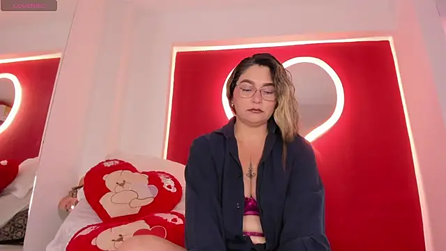 MelanyVegas online show from October 24, 2025, 8:35 am