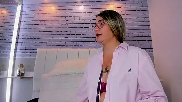 MelanyVegas online show from September 19, 2025, 8:18 am