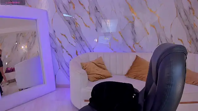 AmbarJames  online show from November 30, 2025, 11:55 am